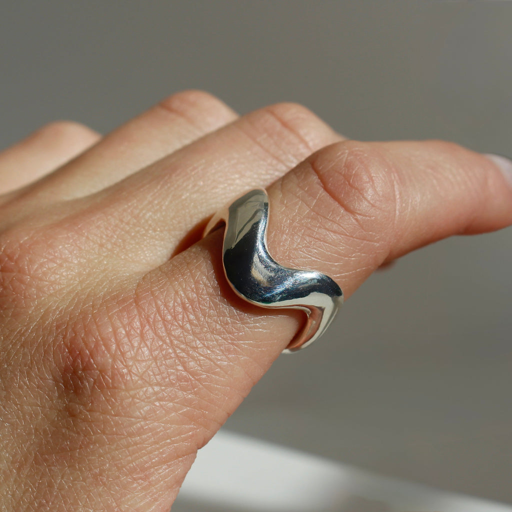 Oscillate Ring
