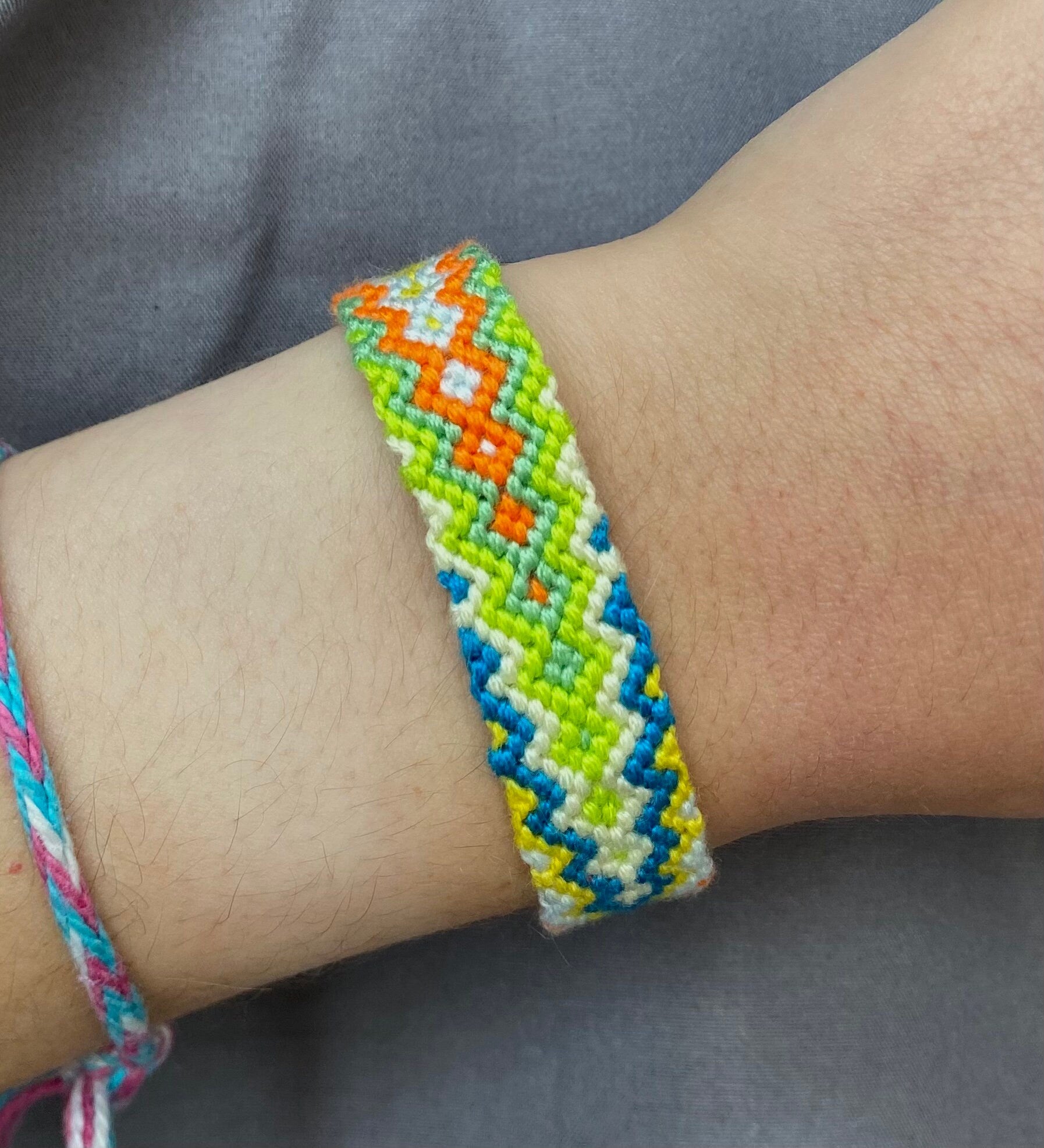 Normal Friendship Bracelet Pattern #3302 - BraceletBook.com | Friendship  bracelet patterns, Friendship bracelets, Cute friendship bracelets