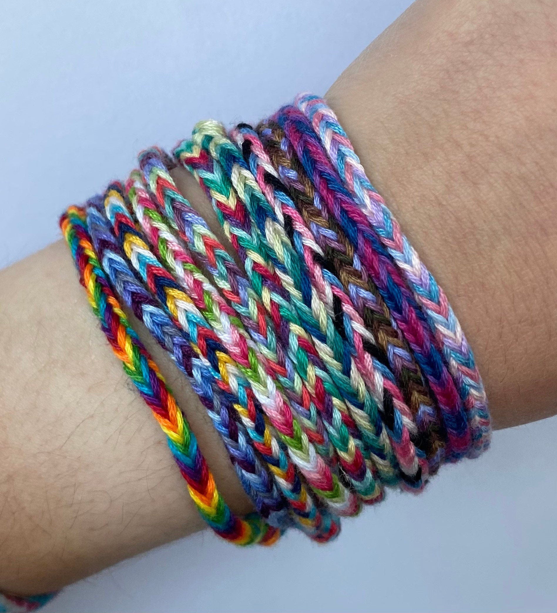 Inverted Fishtail Bracelet by Loom_Magic | Loom Community, an educational  do-it-yourself Rainbow Loom and crafting community.